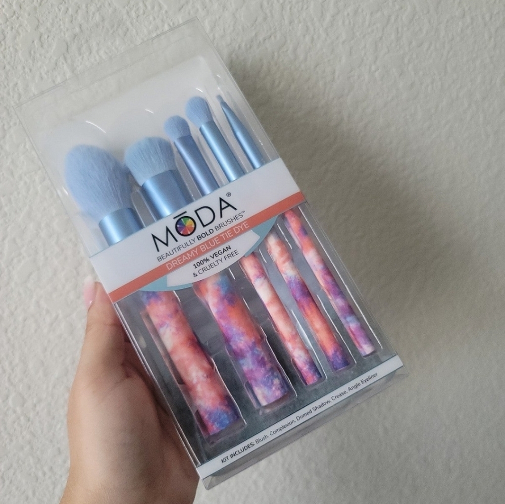 MODA Dreamy Blue Tie Dye Brush Set